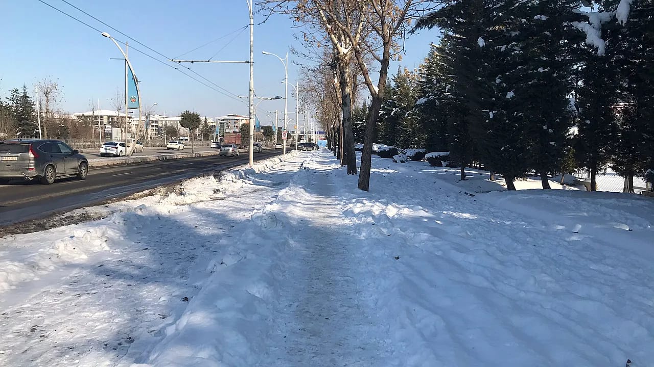 Buzlu Zeminde Hayati Uyarı