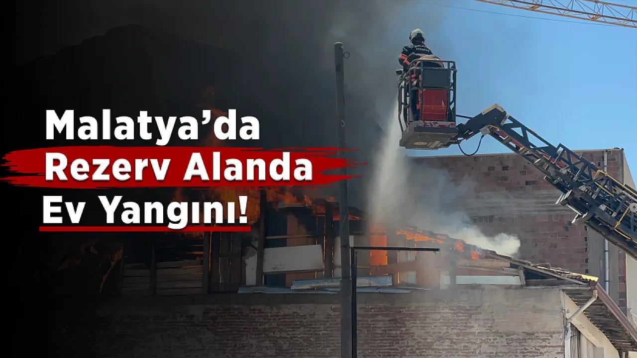 Malatya'da Müstakil Evde Yangın! Alevler Kısa Sürede Çatıyı Sardı