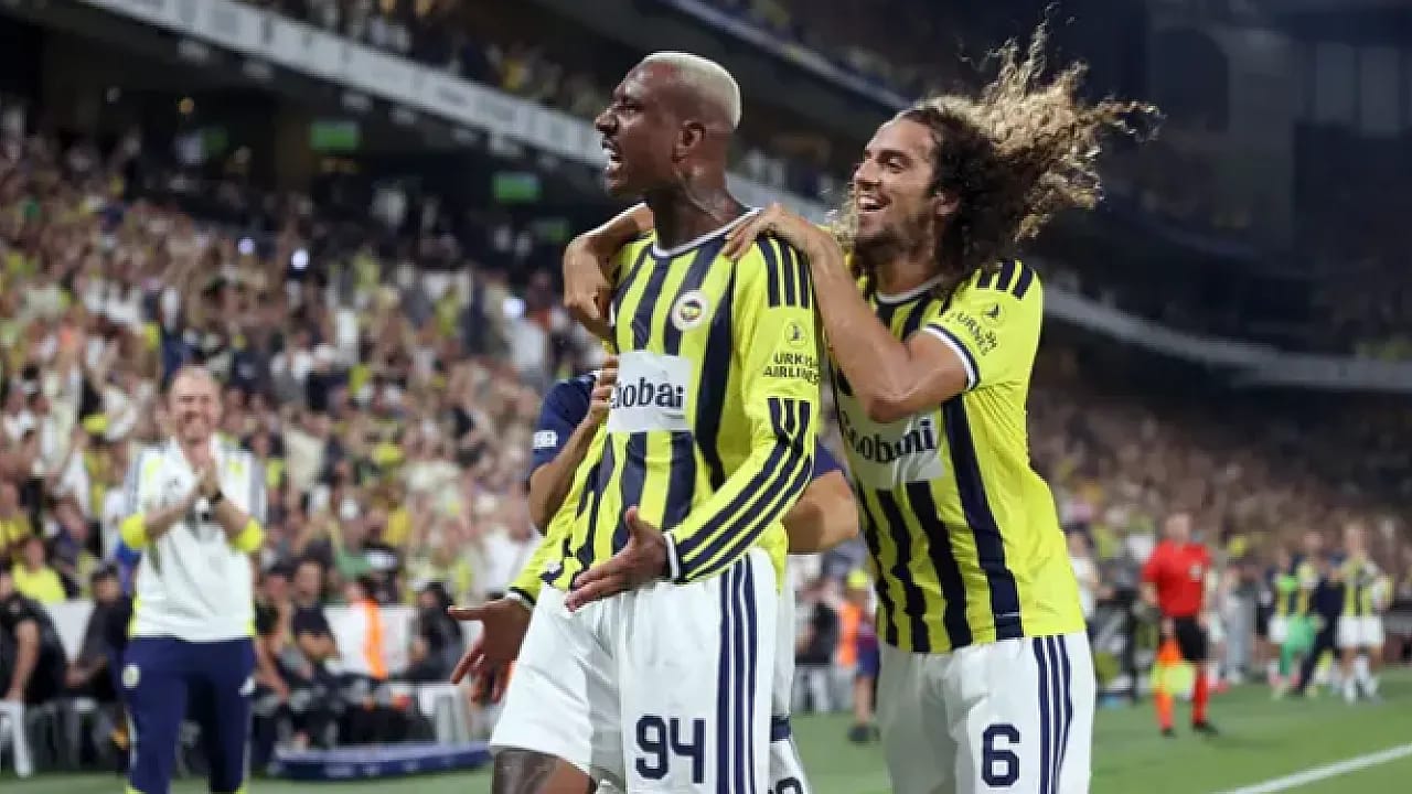 Fenerbahçe'nin Avrupa Kadrosu Açıklandı! İki İsim Listede Yok
