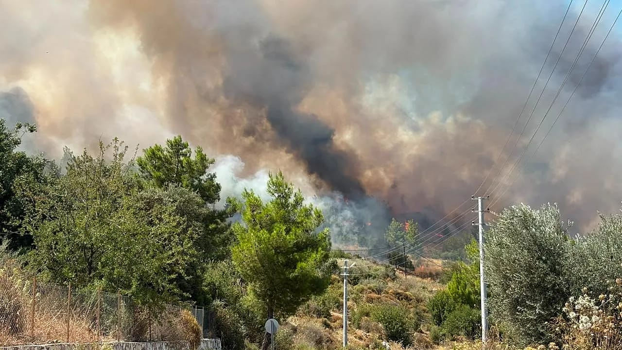 Antalya Kumluca'daki Orman Yangınına Müdahale Ediliyor