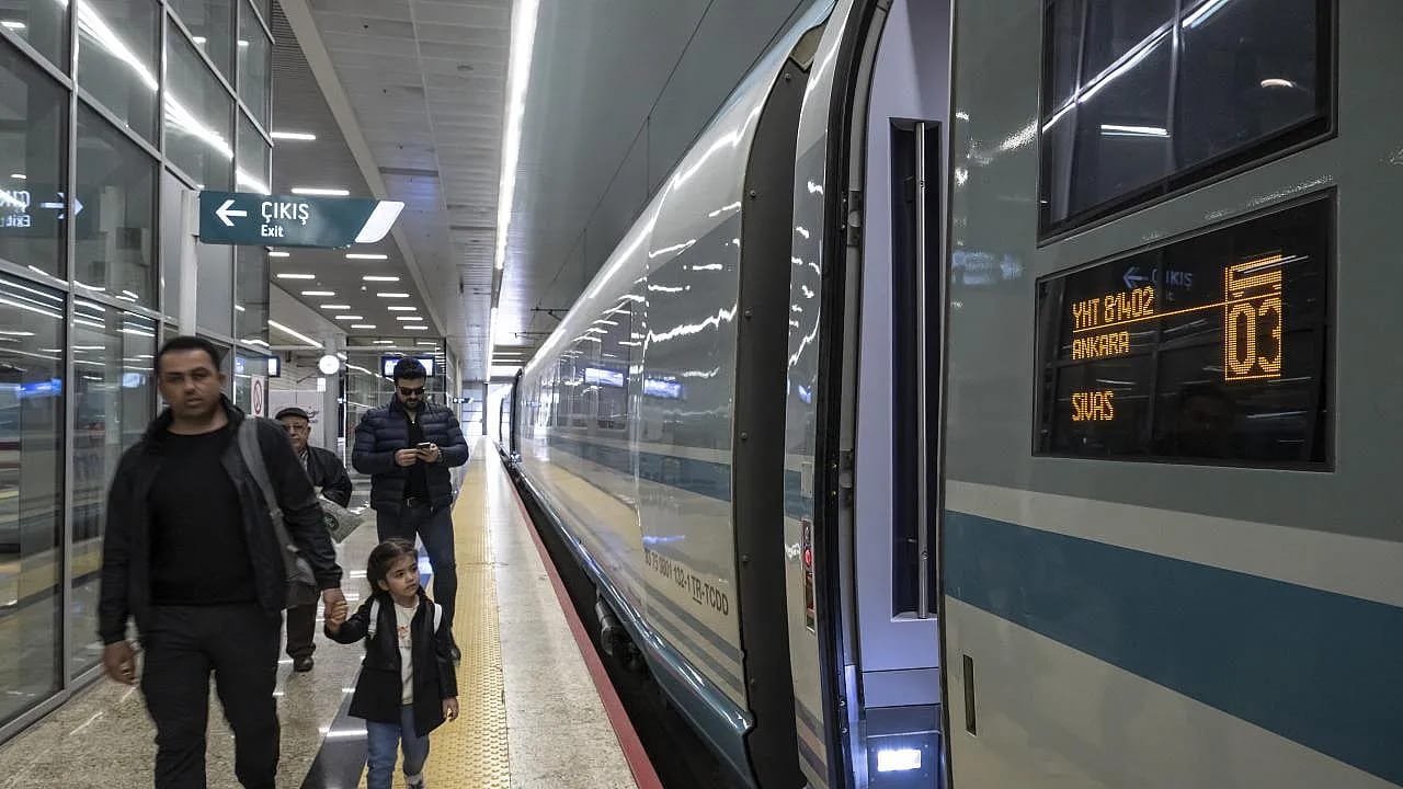 Bakan Uraloğlu Açıkladı! YHT'de 114 Milyon Yolcuya Ulaşıldı