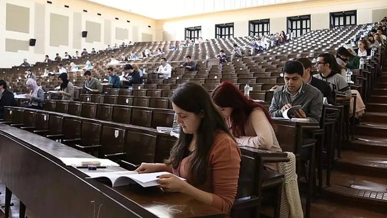 Üniversitelerde Eğitim Süresi 3 Yıla İniyor!