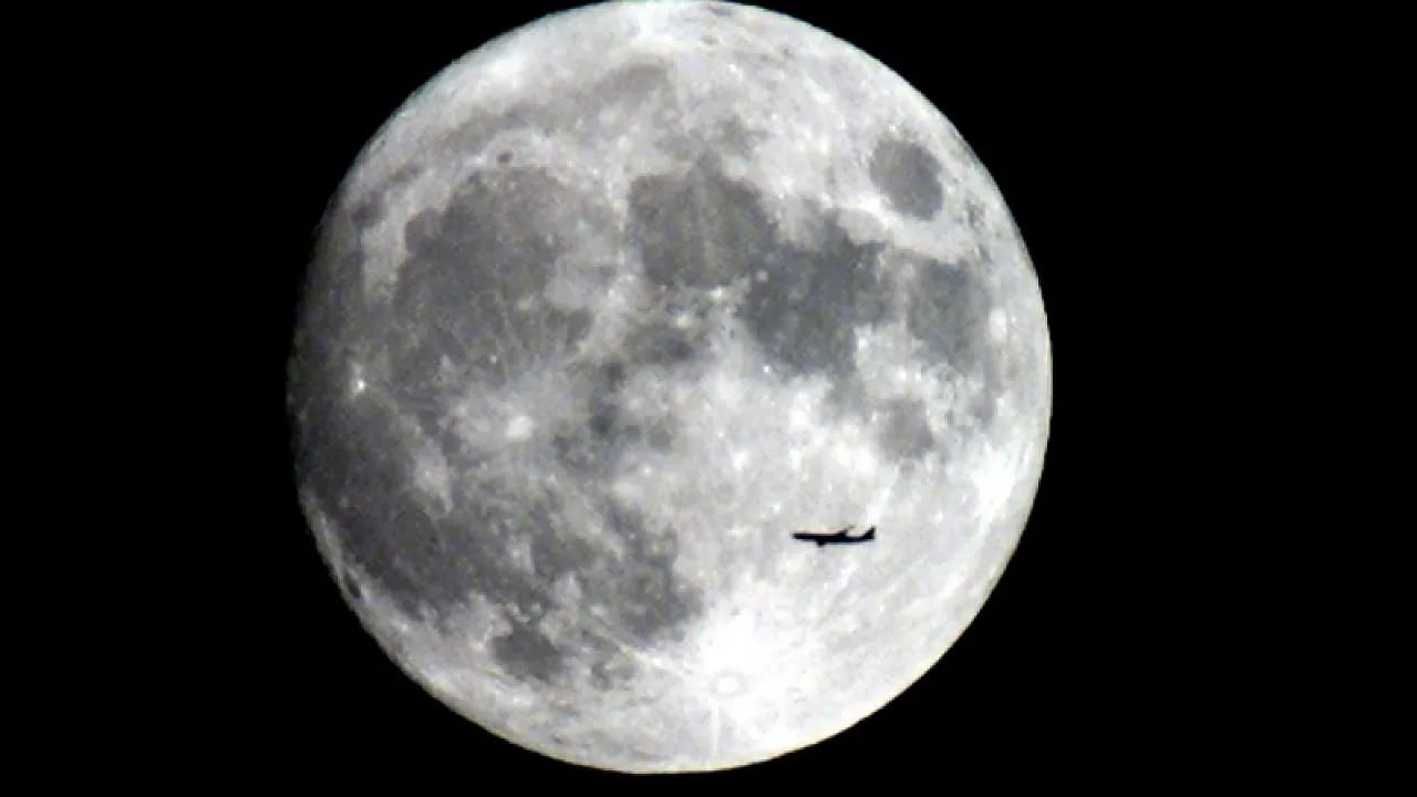 Ay'da Yeni Dönem! NASA Yüzeye Nükleer Reaktör Kurmak İçin Düğmeye Bastı