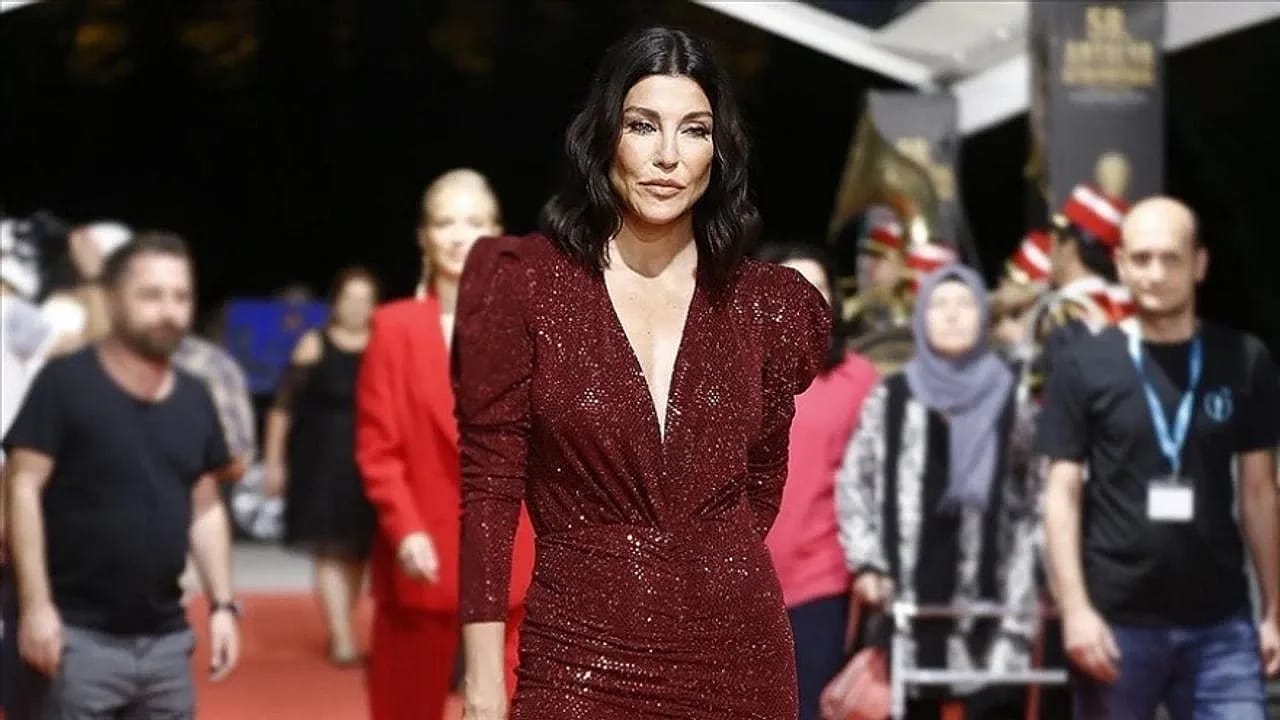 Ünlü Manken Deniz Akkaya Koruma Kararına Uymadığı Gerekçesiyle Cezaevine Girdi