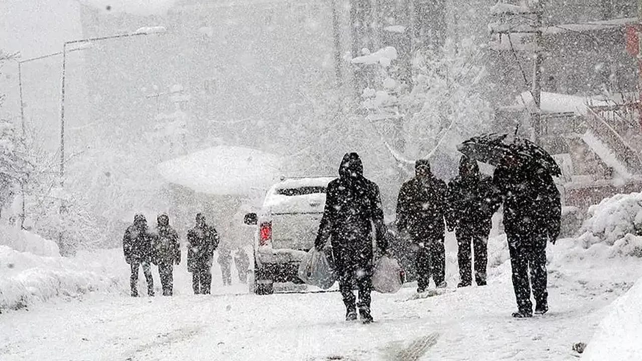 Yeni Soğuk Hava Dalgası Kapıda! Kar Yağışı Marmara ve Anadolu'ya Dönüyor