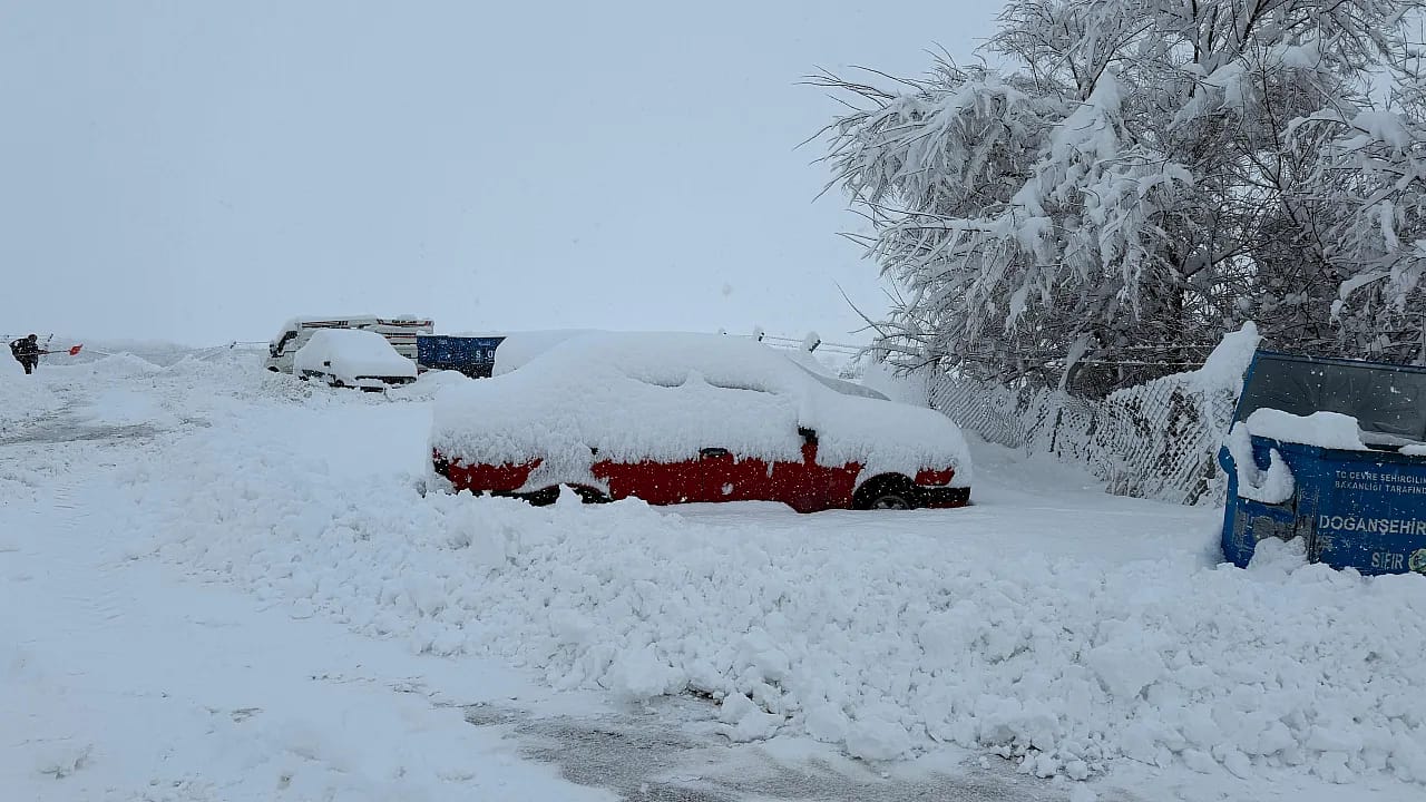 Malatya'nın 4 İlçesine Kuvvetli Kar Uyarısı: Saat Verildi