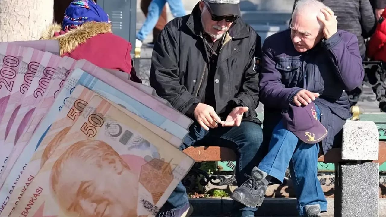 Emeklilere Müjde! PTT 14 Bin TL'ye Kadar Geri Ödemesiz Destek Sağlıyor!