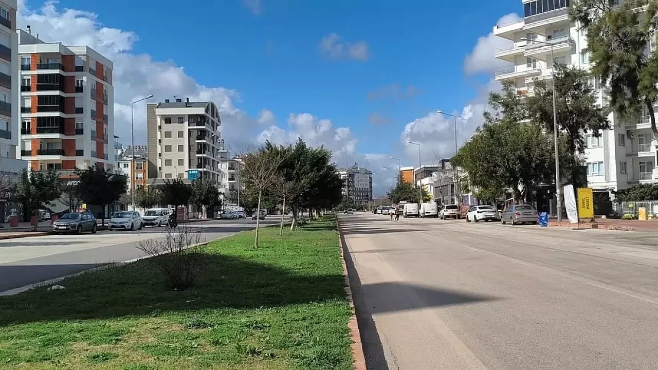 Antalya'da Beden Öğretmeni Aracın Altında Kalarak Hayatını Kaybetti
