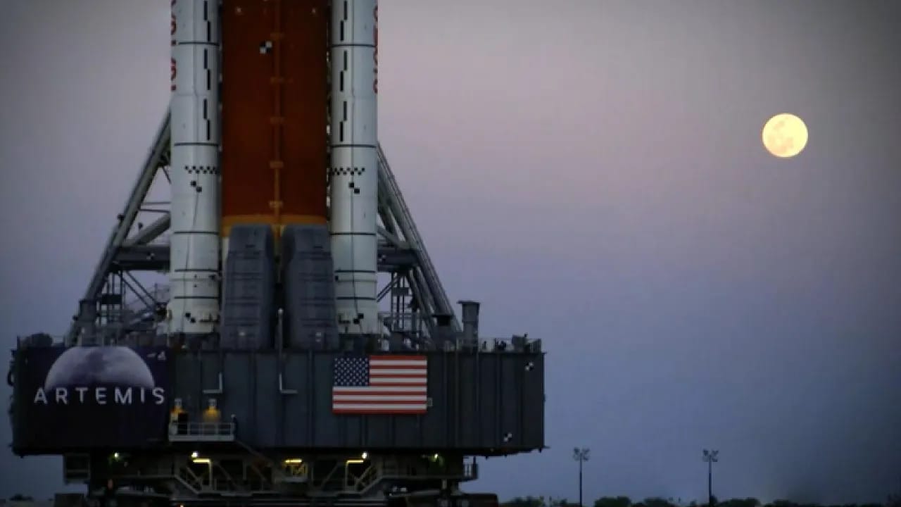 NASA'da Artemis Mesaisi! Dev Rokete 2,6 Milyon Litre Yakıt Pompalandı