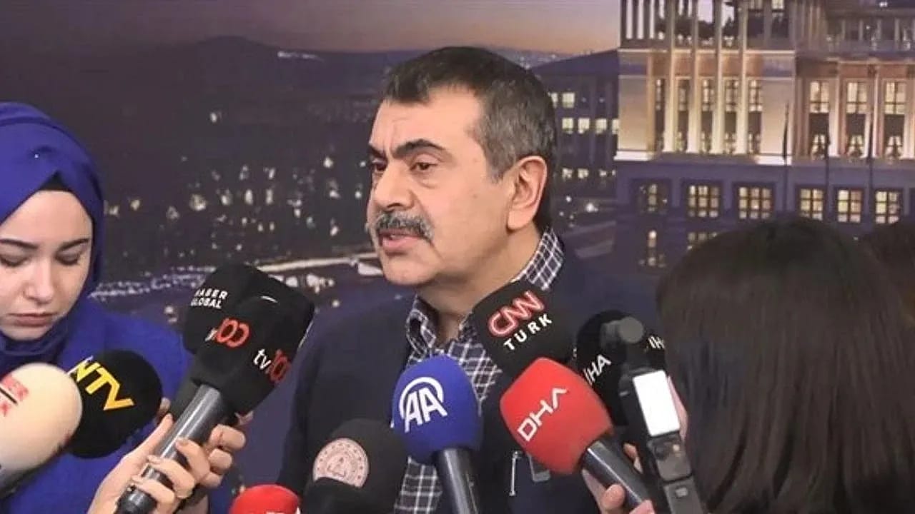 Milli Eğitim Bakanı Yusuf Tekin Okullarda Başlatılan Ramazan Etkinliklerinin Coşkusunu Paylaştı