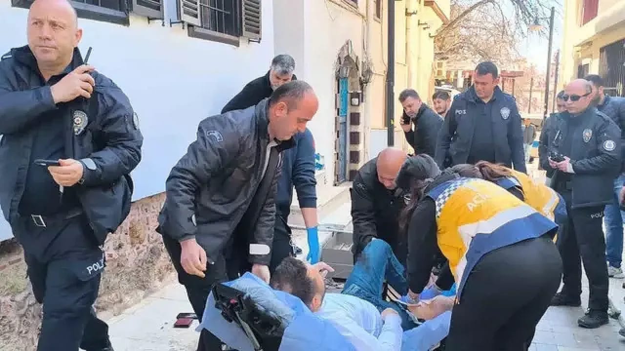 Antalya'da Video Çekme Tartışması Kanlı Bitti: 3 Yaralı