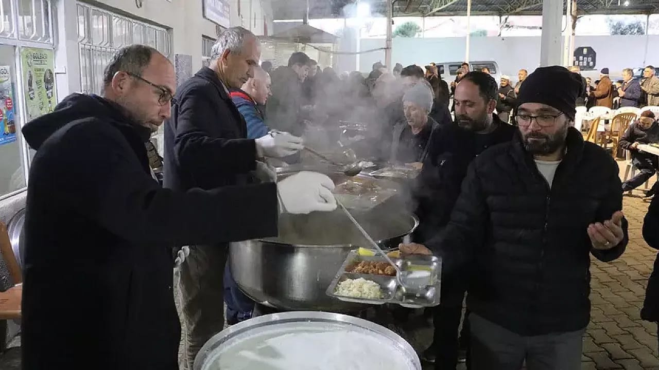 25 Yıldır Ramazan'da Kadınlar Dinleniyor: İftarı Erkekler Yapıyor