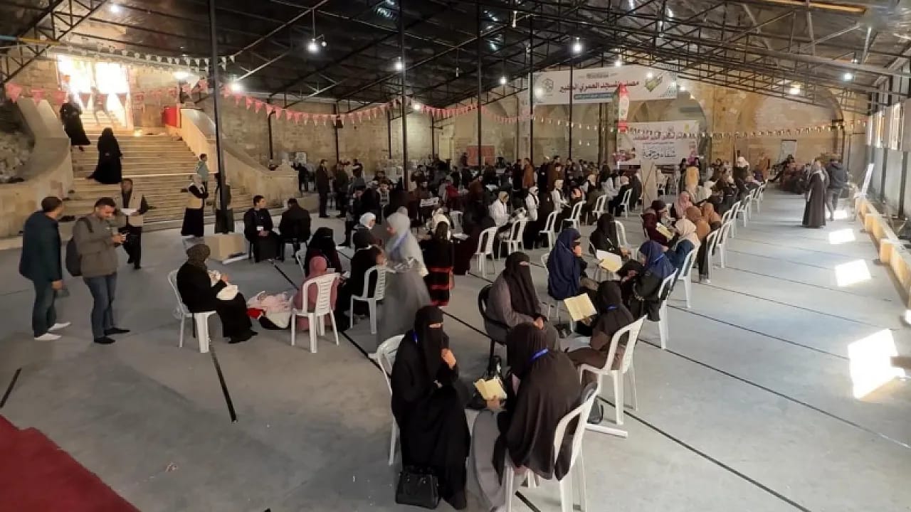 Gazze'de Tarihi Caminin Enkazında Anlamlı Buluşma: 120 Kişi Tek Oturumda Hatmetti
