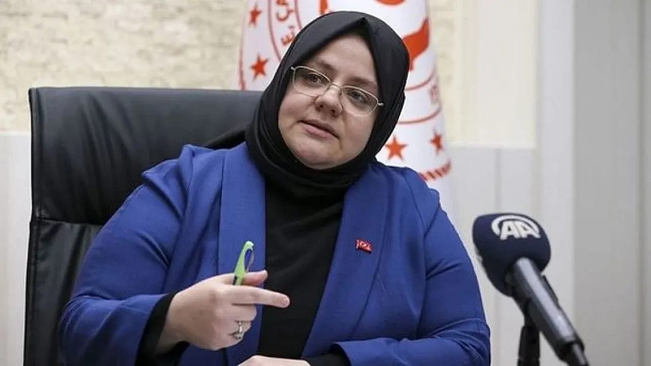 Eski Bakan Zehra Zümrüt Selçuk Eskişehir'de Meydana Gelen Trafik Kazasıyla Gündeme Geldi