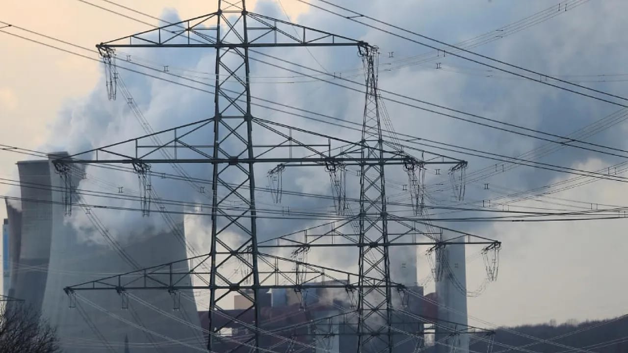 Enerji Piyasası Alarm Veriyor: Almanya'da Ucuz Elektrik Dönemi Sona mı Eriyor?