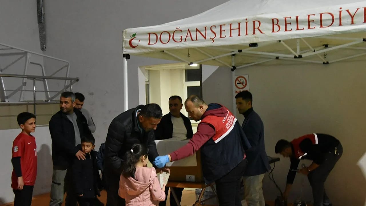 Doğanşehir Tek Yürek: Dev Ekran Önünde Milli Gurur!