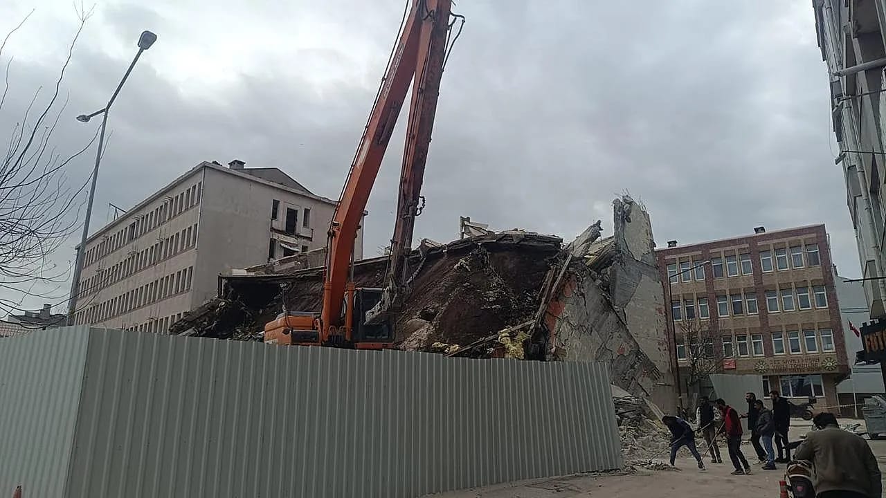 Yasak Dinlemeyen Firmaya 160 Bin TL Şoku! Keşan'da Yıkım Ortalığı Karıştırdı