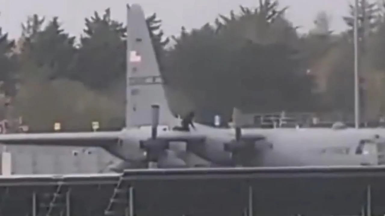 Shannon'da Şok Baskın: ABD Askeri Uçağına Baltayla Saldırdı