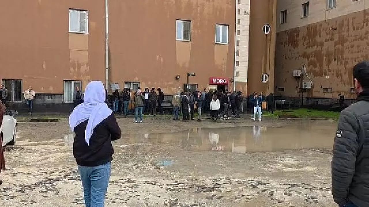 Ergani'de Yas Ağaca İsabet Eden Yıldırım Serkan ve Kasım'ı Hayattan Kopardı
