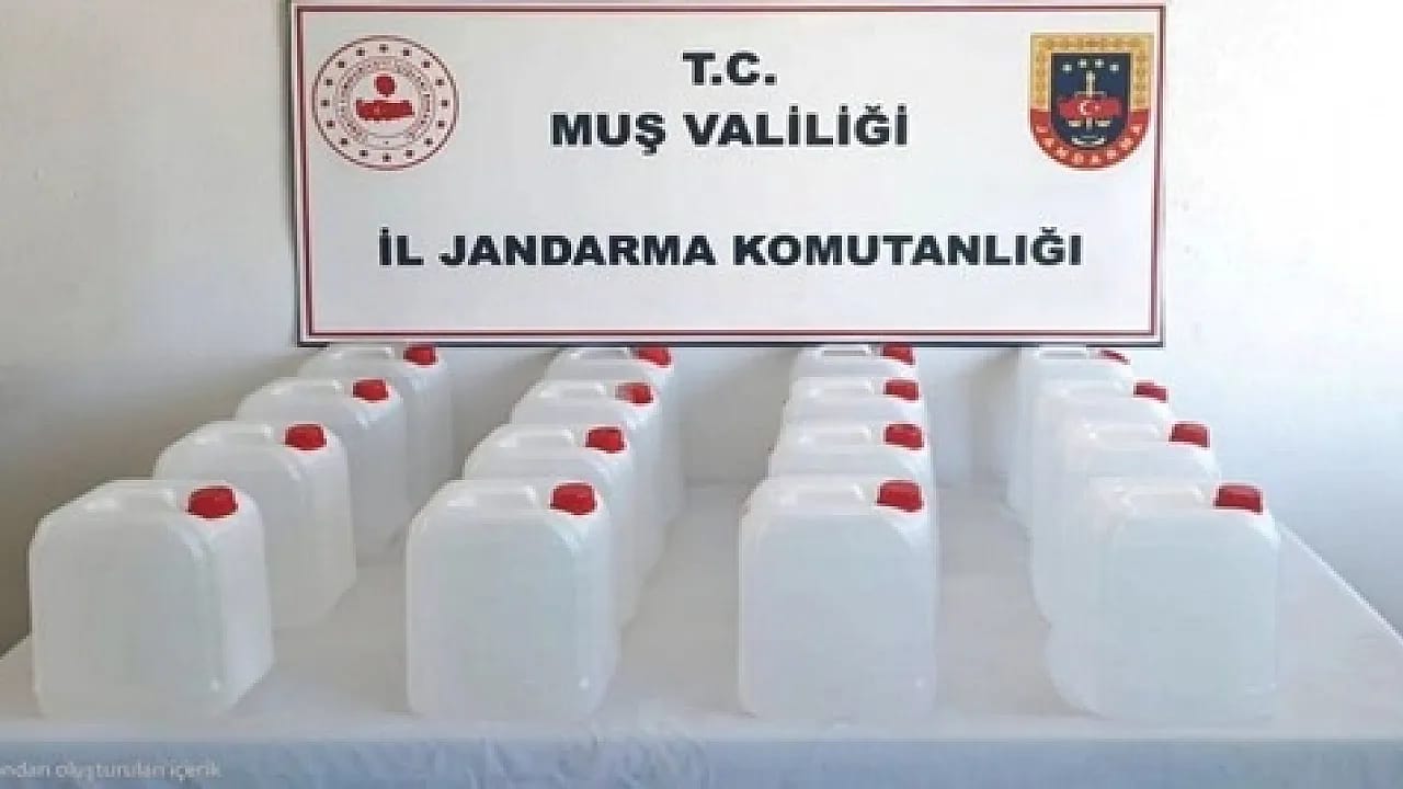 Muş'ta Kargo Paketlerinden Alkol Fışkırdı! Jandarma Ekipleri Tam Zamanında Müdahale Etti