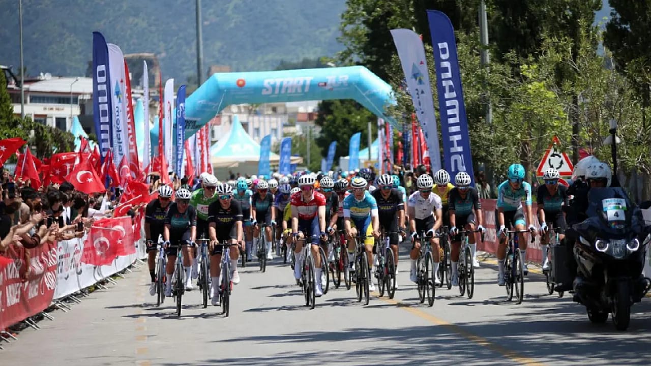 Ege'de Pedal Sesleri! 61. Cumhurbaşkanlığı Bisiklet Turu Aydın'dan Start Aldı