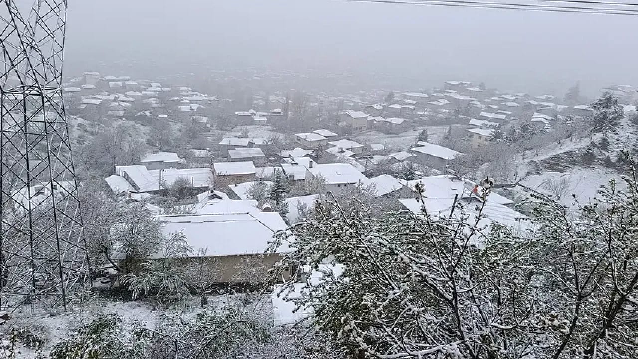 Türkiye'de Meteorolojik Şok! Mayıs Ayında Adana'ya Kar Yağdı Kış Geri Döndü