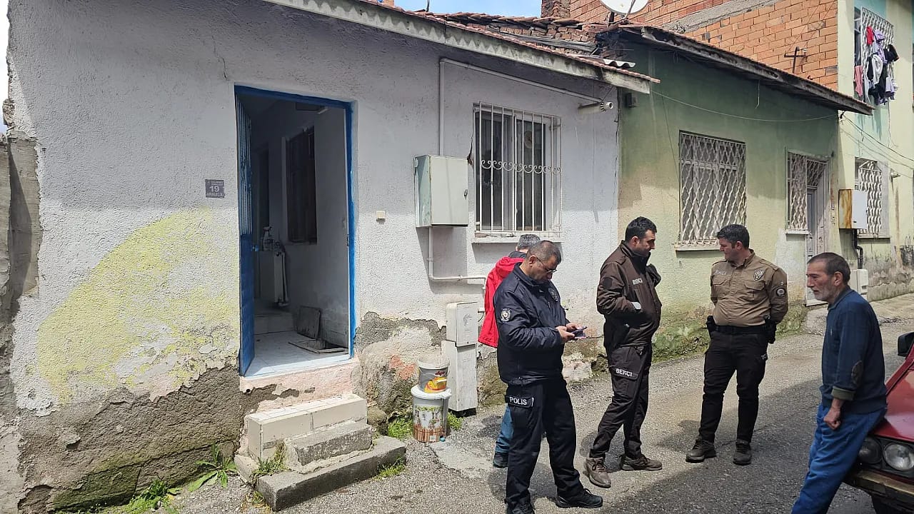 Çorum'da Gece Yarısı Silah Sesleri! Müstakil Eve Pompalı Tüfekle Saldırı