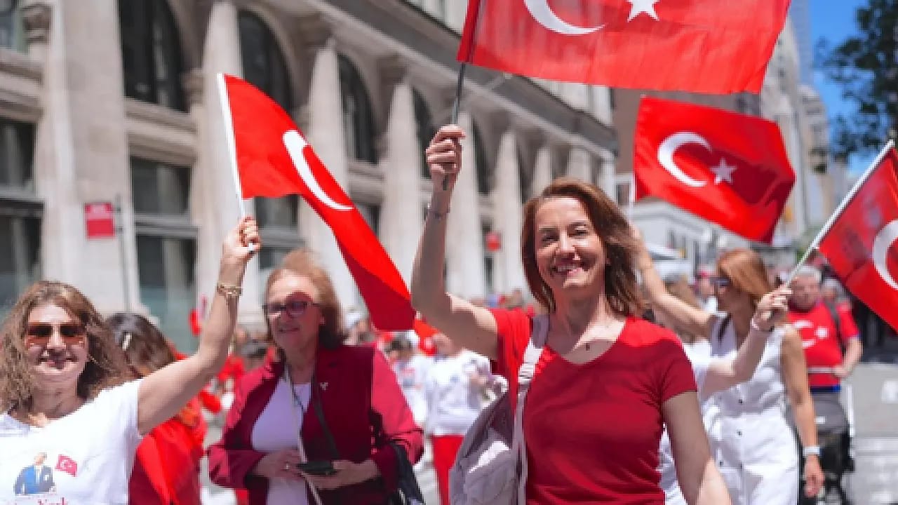 ABD'de Türk Günü Coşkusu! Binlerce Kişi New York Sokaklarında Buluştu