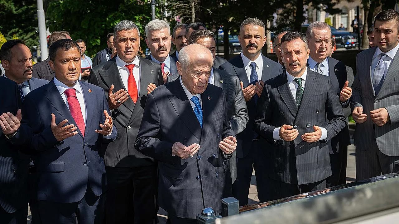 Bahçeli, Ülkücü Şehitler Anıtı'nı Ziyaret Etti