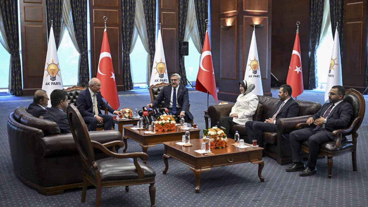 Siyasette Bayram Trafiği! AK Parti ve CHP 2 Yıl Sonra Yeniden Bayramlaştı