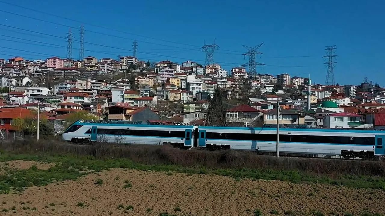 Milli Hızlı Tren Testte Sınırları Zorladı1 Saatte 240 Kilometre Hıza Ulaştı!