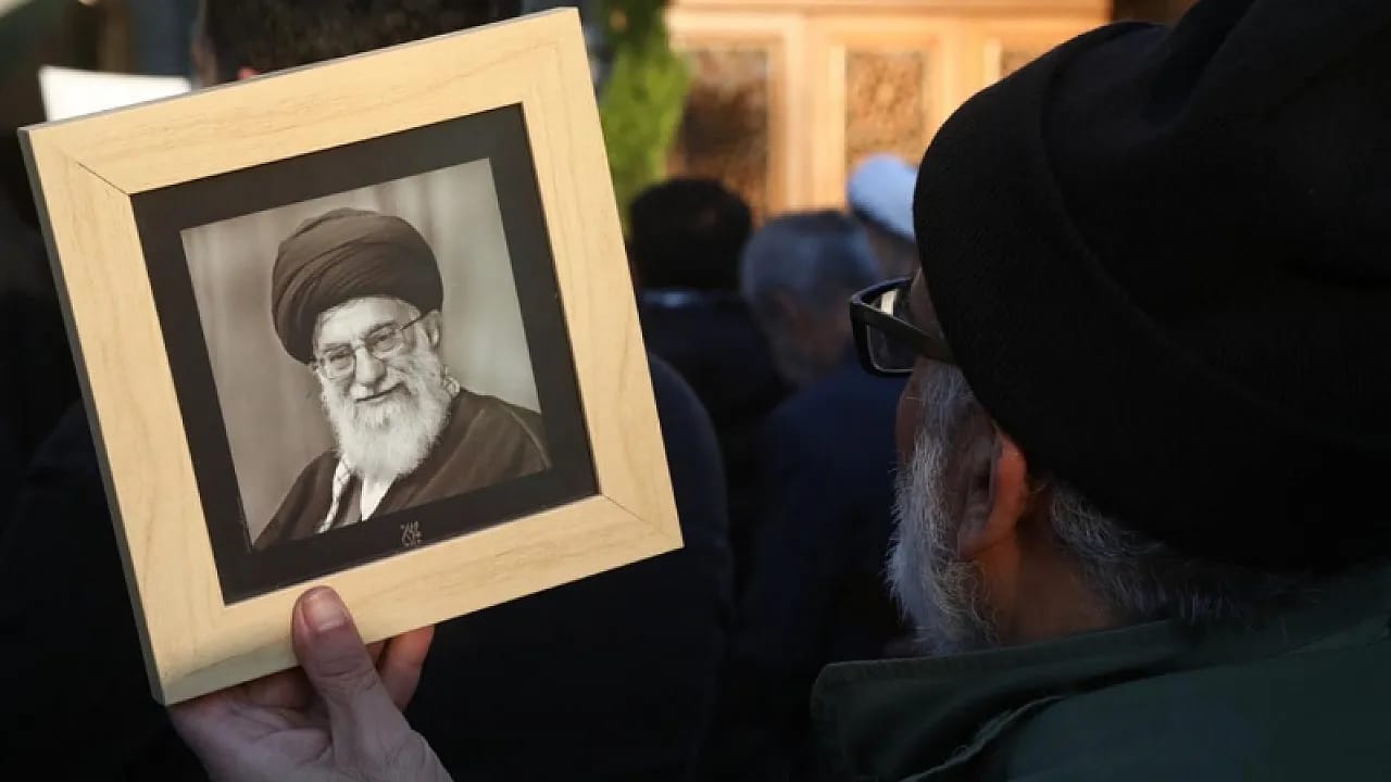 İran'da Hamaney İçin Üç Şehirde Veda Hazırlığı!