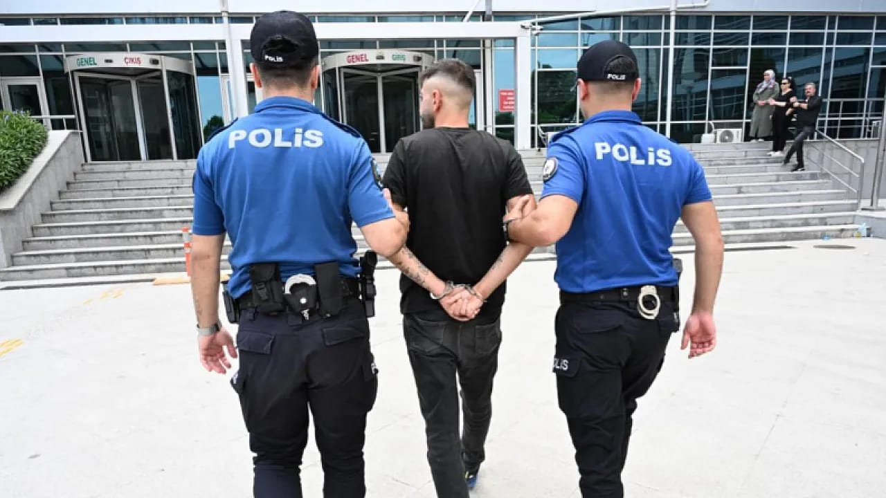 Interpol Listesindeki Firari Uyuşturucu Şüphelisi Mersin'de Yakalandı!