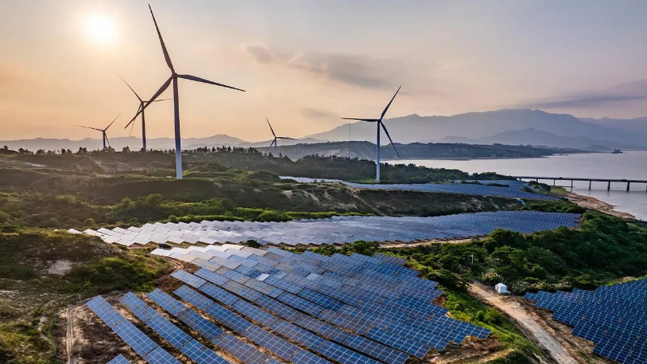 Rüzgâr ve Güneş Gücü Katlanıyor! Türkiye'nin 2035 Hedefi Dikkat Çekti