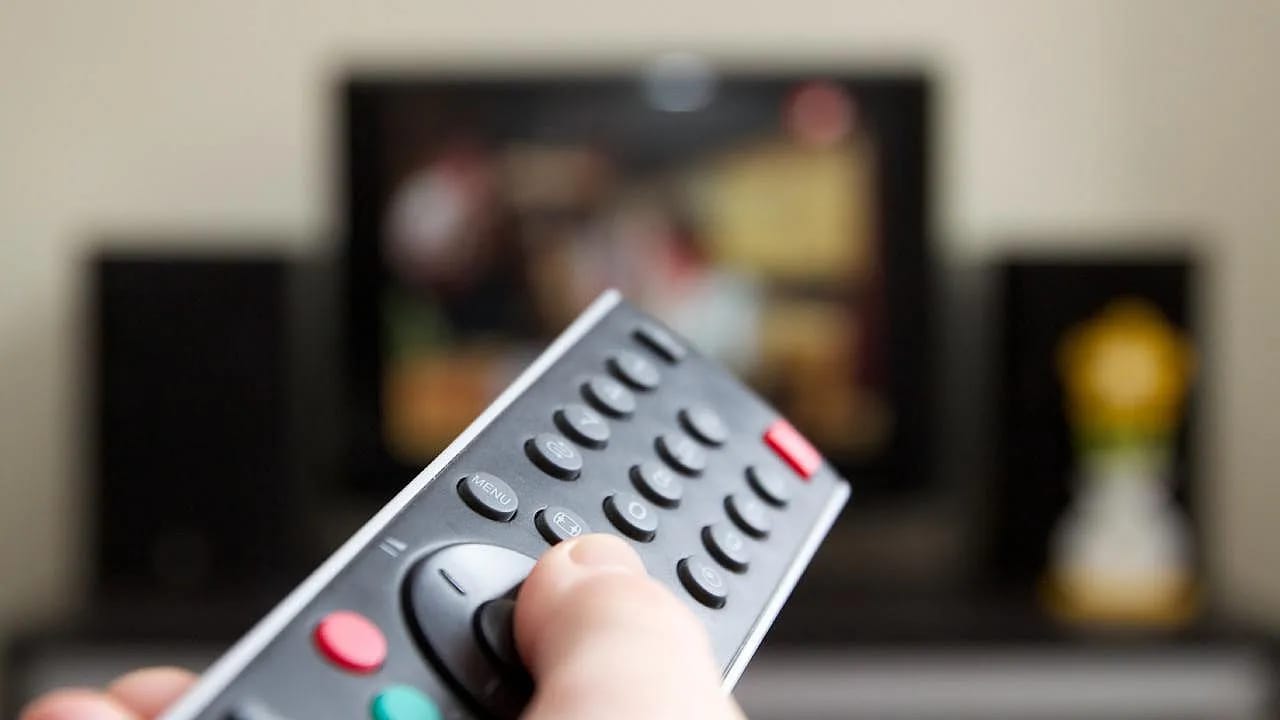 Evliler, Bekarlara Göre Daha Çok Televizyon İzliyor