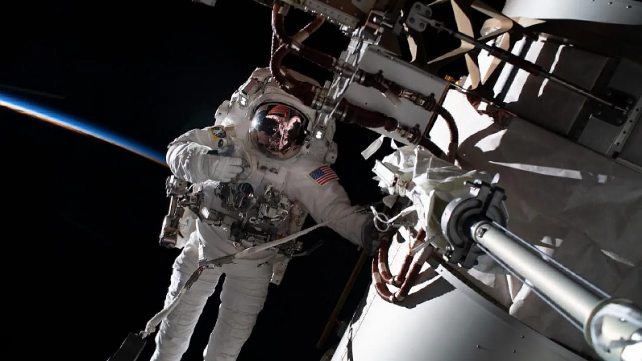 NASA Tarihe Geçiyor! Robot Uzayda Teleskop Kurtaracak